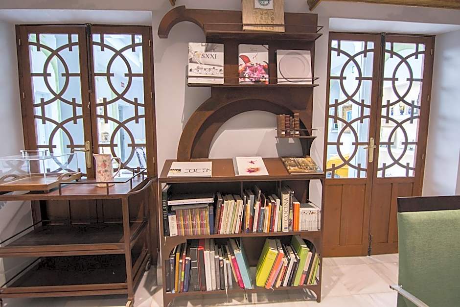 Hotel Oleum - Parking Gratuito bajo disponibilidad y reserva previa