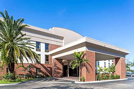 Days Inn & Suites by Wyndham Fort Myers Near JetBlue Park
