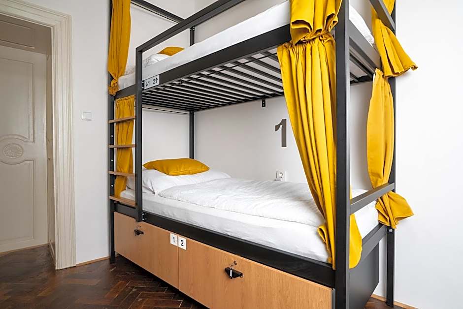 White Wolf House Hostel & Apartments