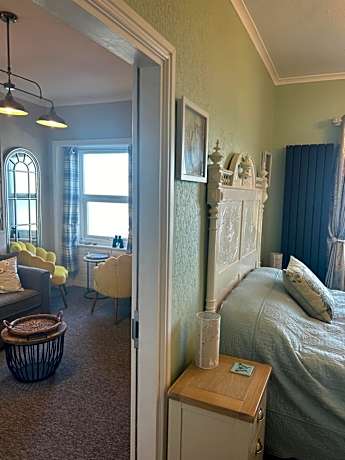 Deluxe Suite with Sea View