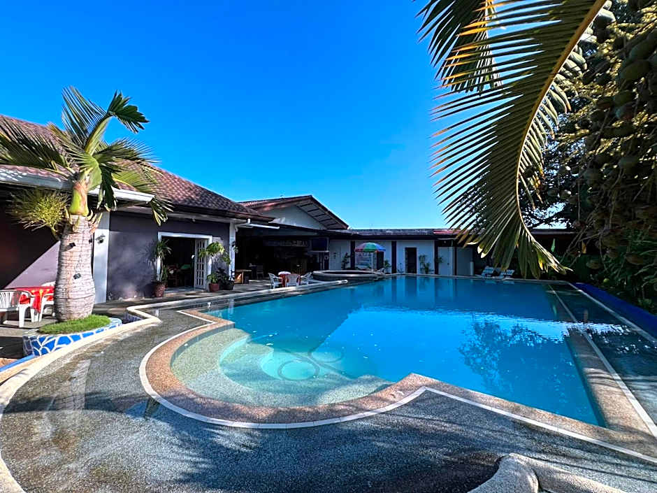 Ice Bear Bar & Tourist Inn