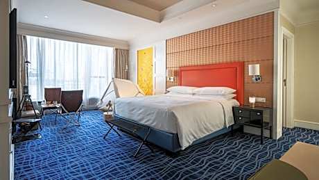 Deluxe Camping King Room with City View