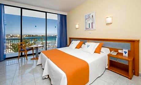 Double or Twin Room with Sea View
