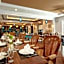 Manoir Des Arts Hotel