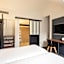 Aris Grand Place Hotel