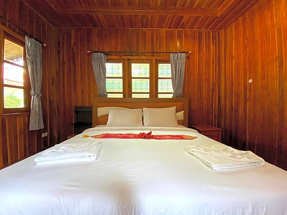 Photo 1 of 7 of Standard Bungalow