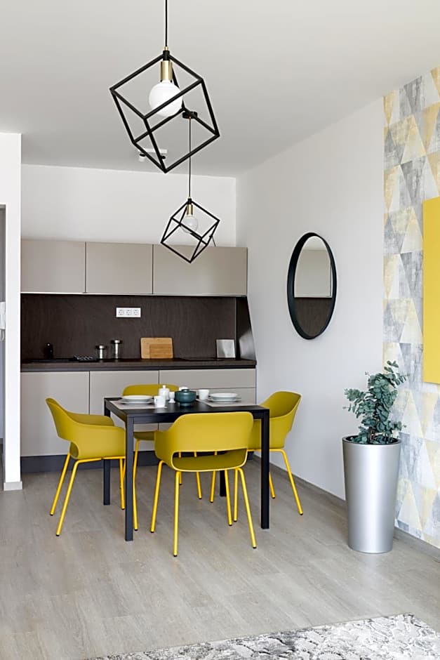 Parizs Garden Apartments