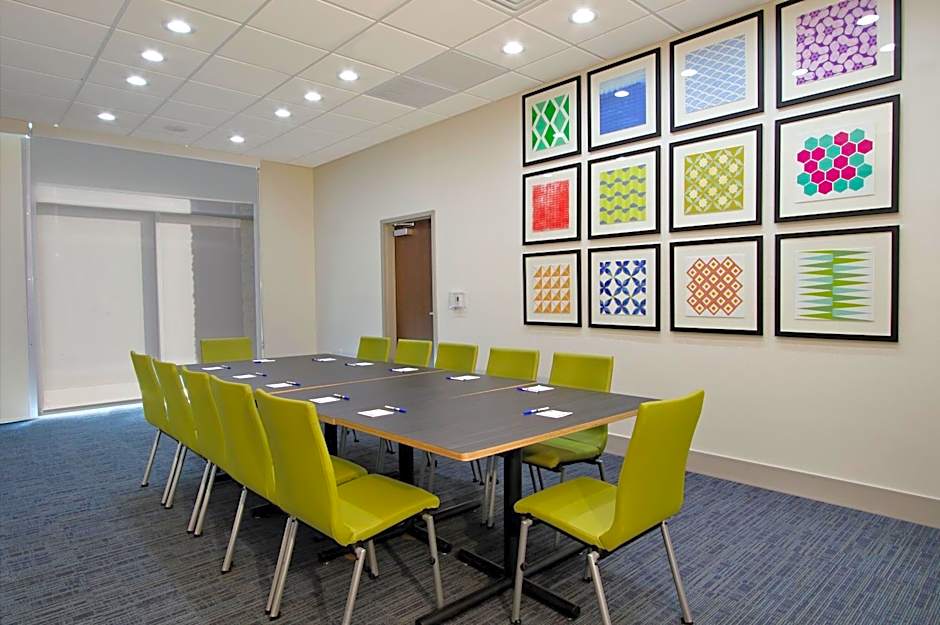 Holiday Inn Express & Suites Brookshire - Katy Freeway By IHG