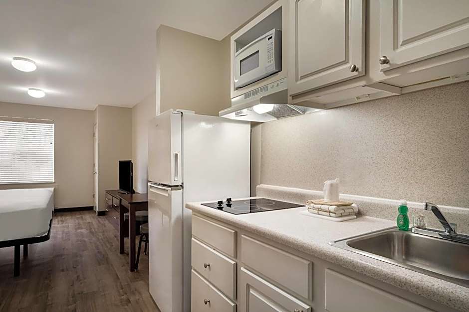 Suburban Studios Denver Central-Arvada