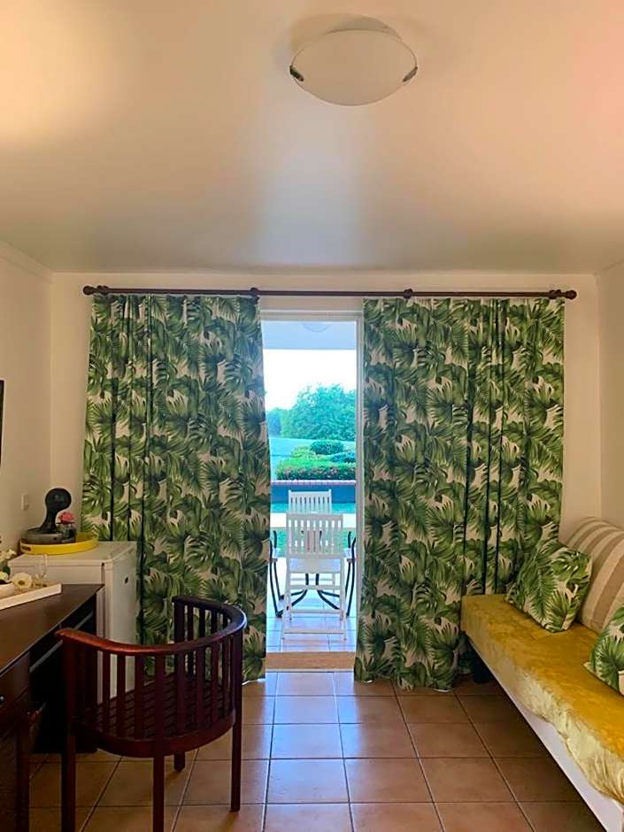 Au beau village studio rez de jardin