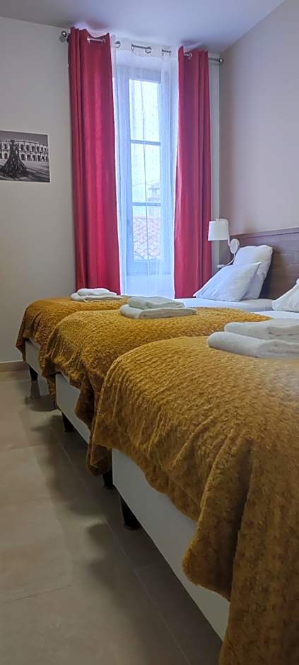 SQUARE HOTEL