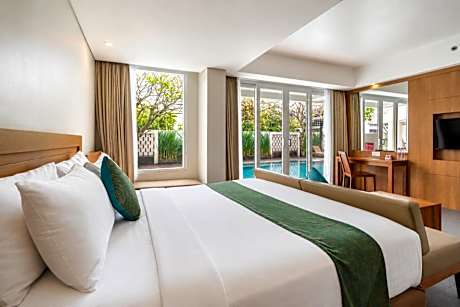 Junior Suite with Pool Access