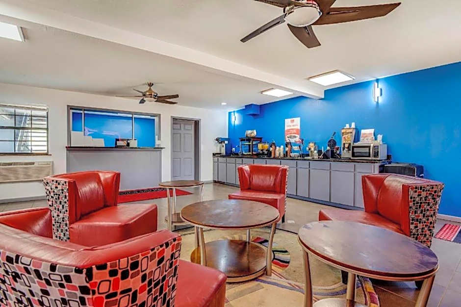 Econo Lodge Inn & Suites Enid South