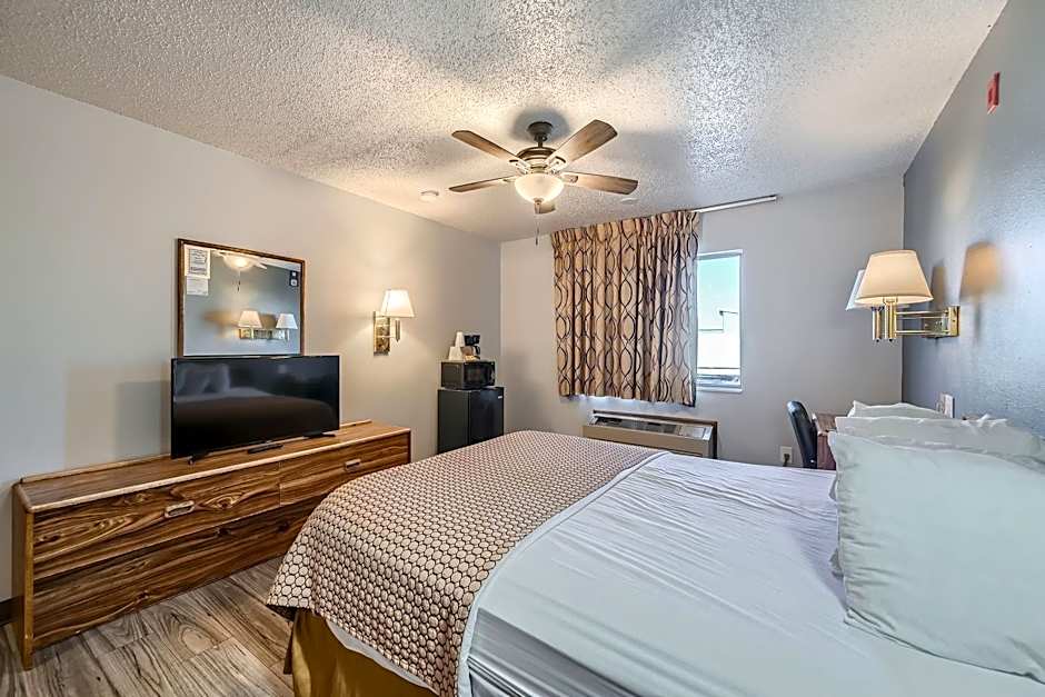 Travelodge by Wyndham Longmont