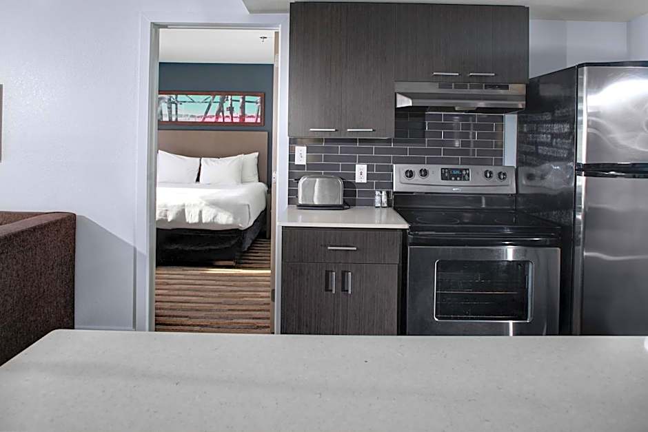 Photo 1 of 5 of 1 Bedroom 1 Queen Bed Suite, Mobility Accessible, Bathtub