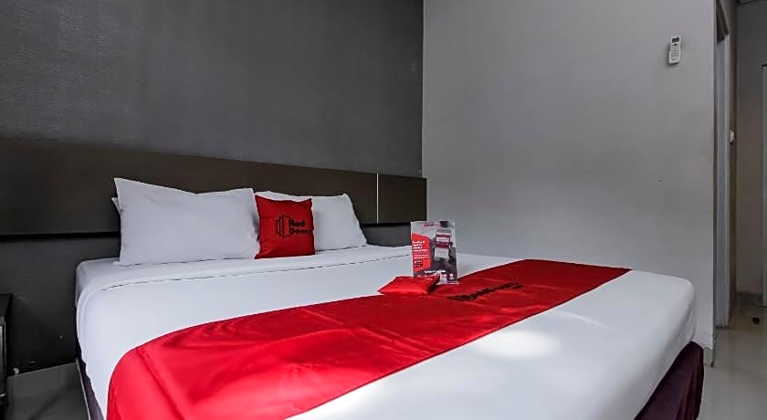 RedDoorz near Goa Sunyaragi