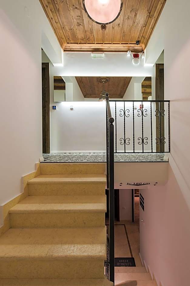 Olganos VL Luxury Rooms & Suites