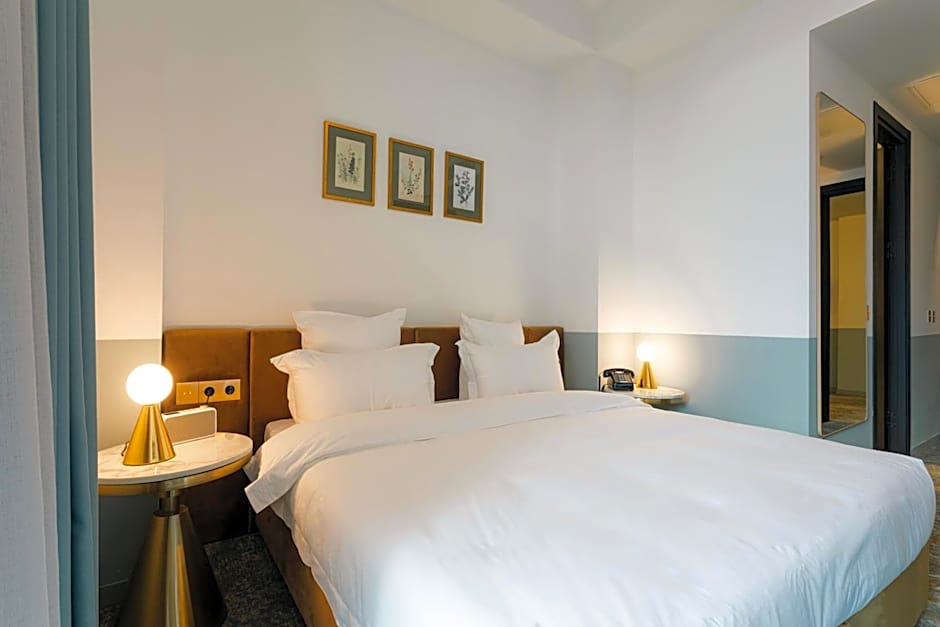 Castor & Pollux Hotel