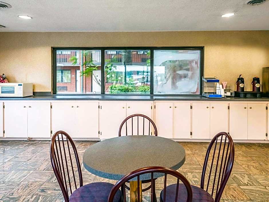 Studios and Suites 4 Less Emporia