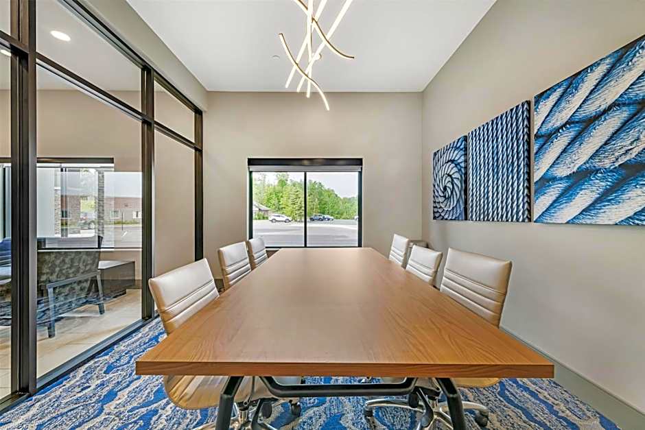Best Western Plus Marquette Hotel & Suites