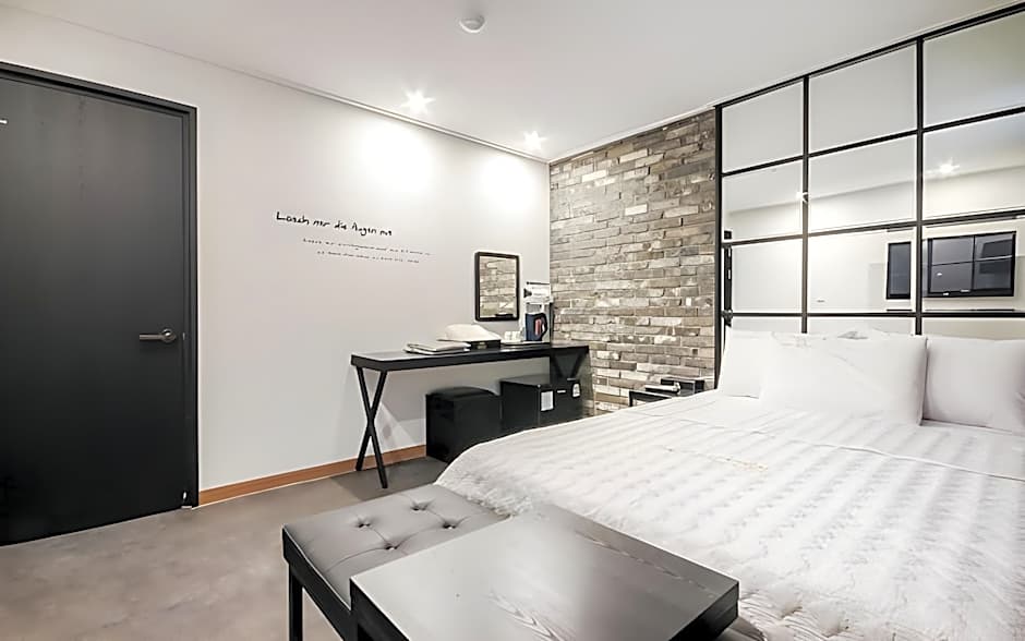 B&F Hotel