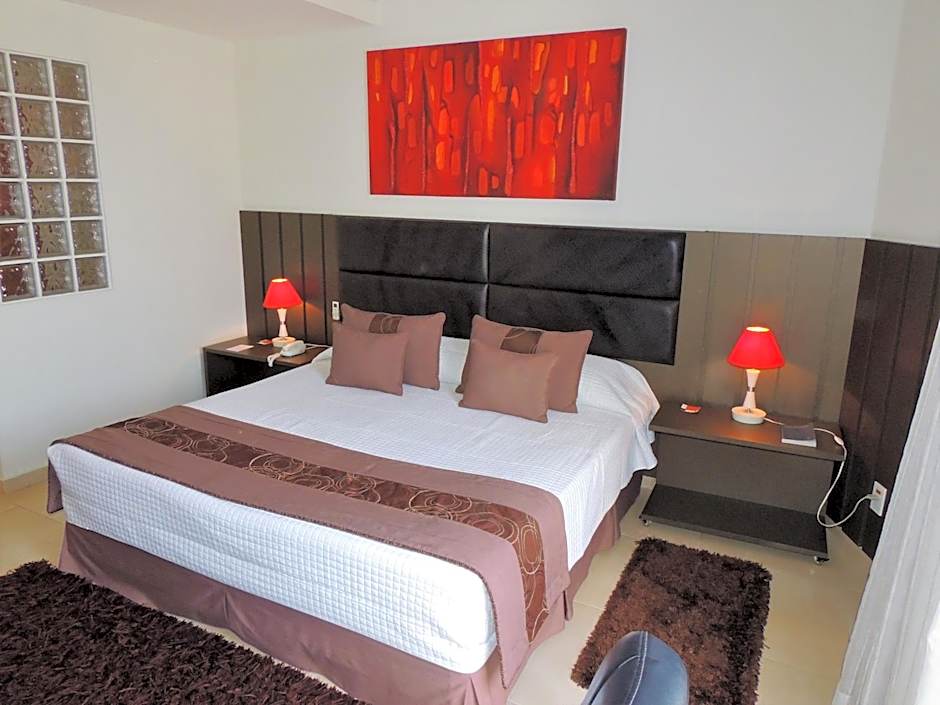 Mondrian Suite Hotel