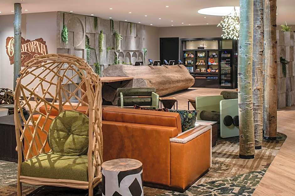 Hotel Paradox, Autograph Collection