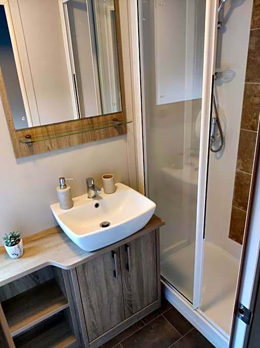 Forest Getaway, sleeps 6 at Bashley, leisure PASS included