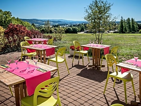 Logis Hotel Les Portes D'Apcher