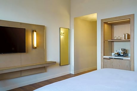 King Room - Hearing Accessible