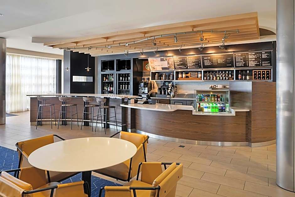 Courtyard by Marriott Long Beach Airport