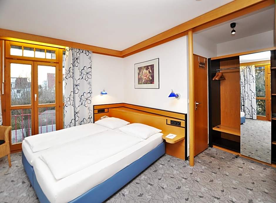 Villa Waldperlach by Blattl