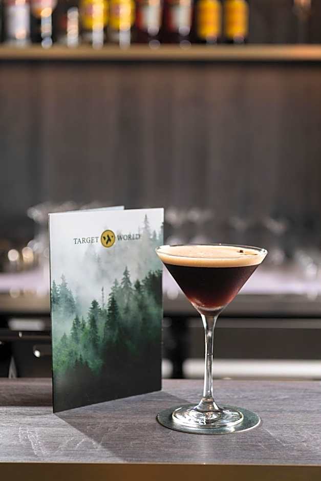 TARGET WORLD Hunter's Lodge