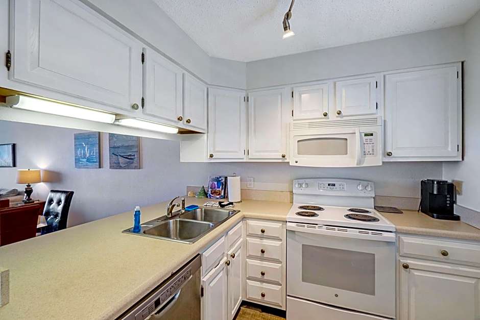 Emerald Oasis, Emerald Oasis- Gulf Front, Great for Families and Close to Destin Harbor!