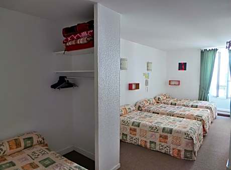 Family Room (3 Adults)