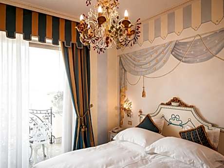 Deluxe Side Lake View