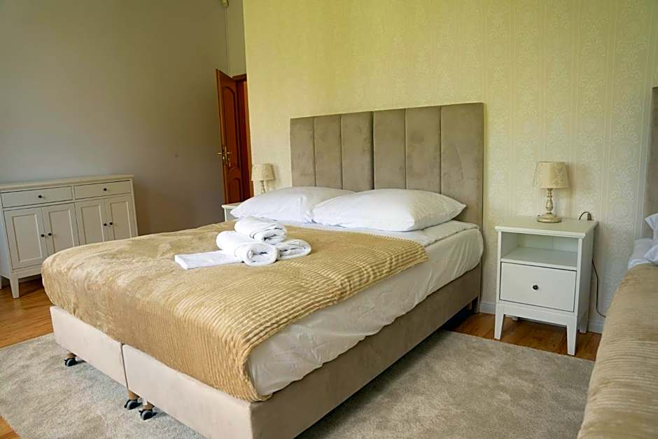 Pałac Ostoja - pokoje gościnne