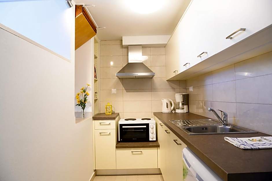 Captain's House Hotel Suites & Apartments