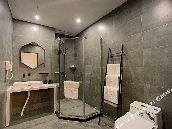 Hachi Hotel