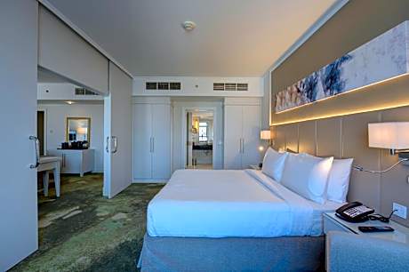 Junior Suite - Shuttle Service to JBR Beach and Access to The Market Mall