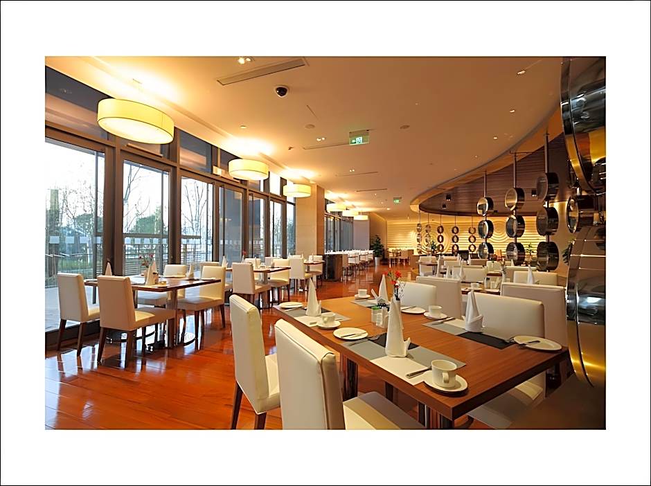 Holiday Inn Nantong Oasis International By IHG