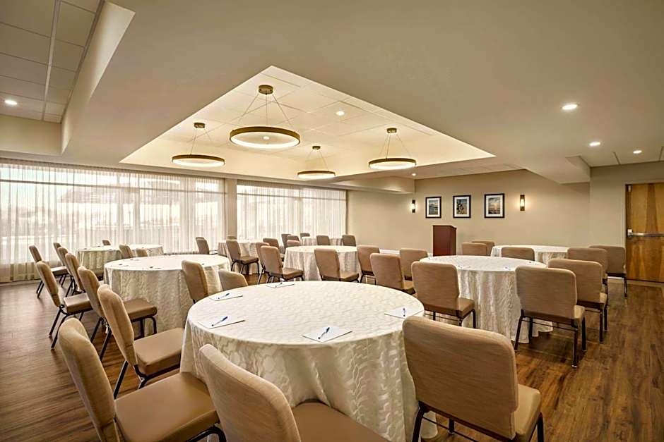 Wyndham Newport Hotel