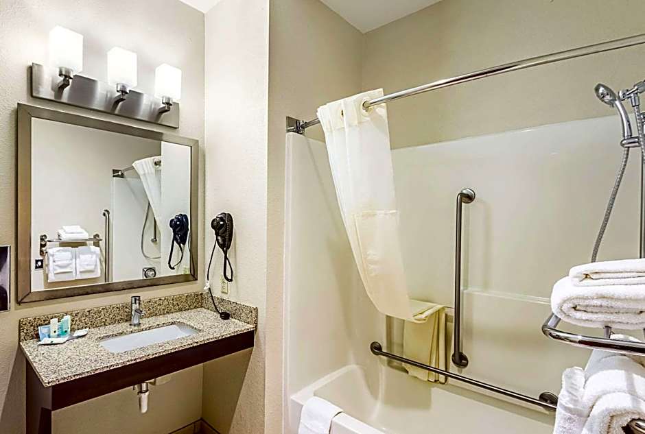 Quality Inn Sheboygan North I-43