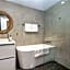 Lennox Holiday Apartments