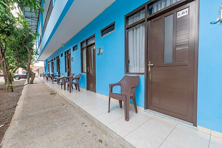 RedDoorz Syariah near Alun Alun Palimanan