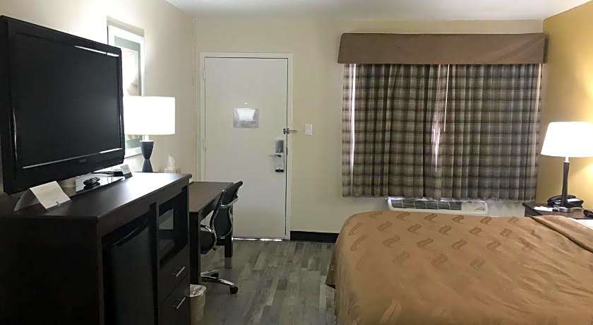 Quality Inn & Suites near Downtown Mesa