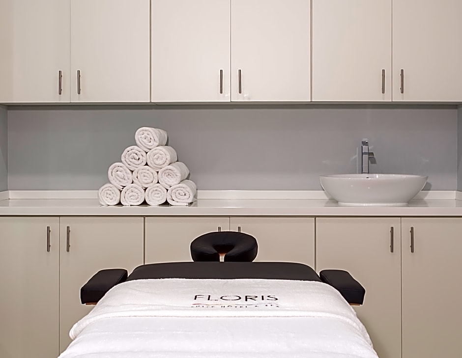 Floris Suite Hotel-Spa and beach Club
