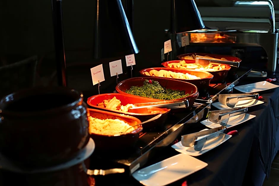 Almenat Embu das Artes Sao Paulo, Tapestry Collect