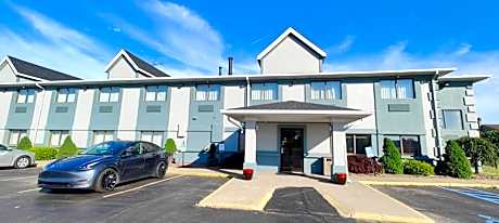 Quality Inn & Suites Benton Harbor - St. Joseph