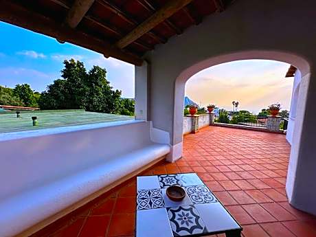 Deluxe Double Room with Balcony and Sea View